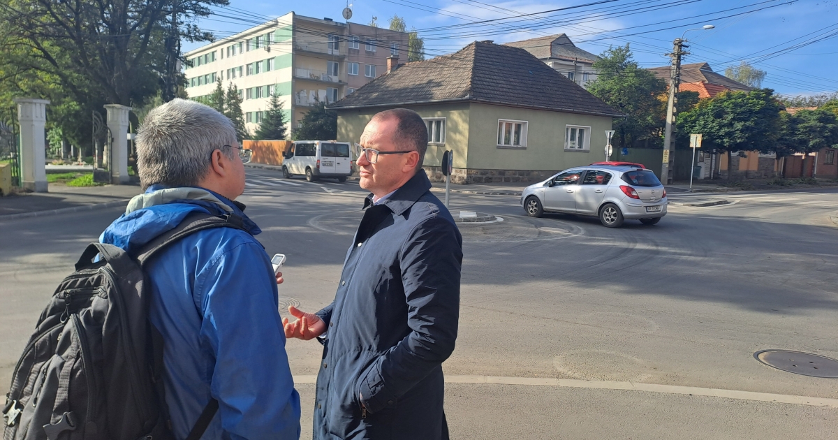 Körforgalmat korszerűsítettek Csíkszeredában